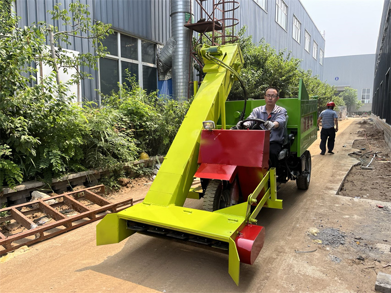 Cattle Farm Automatic Manure Cleaning Vehicle3